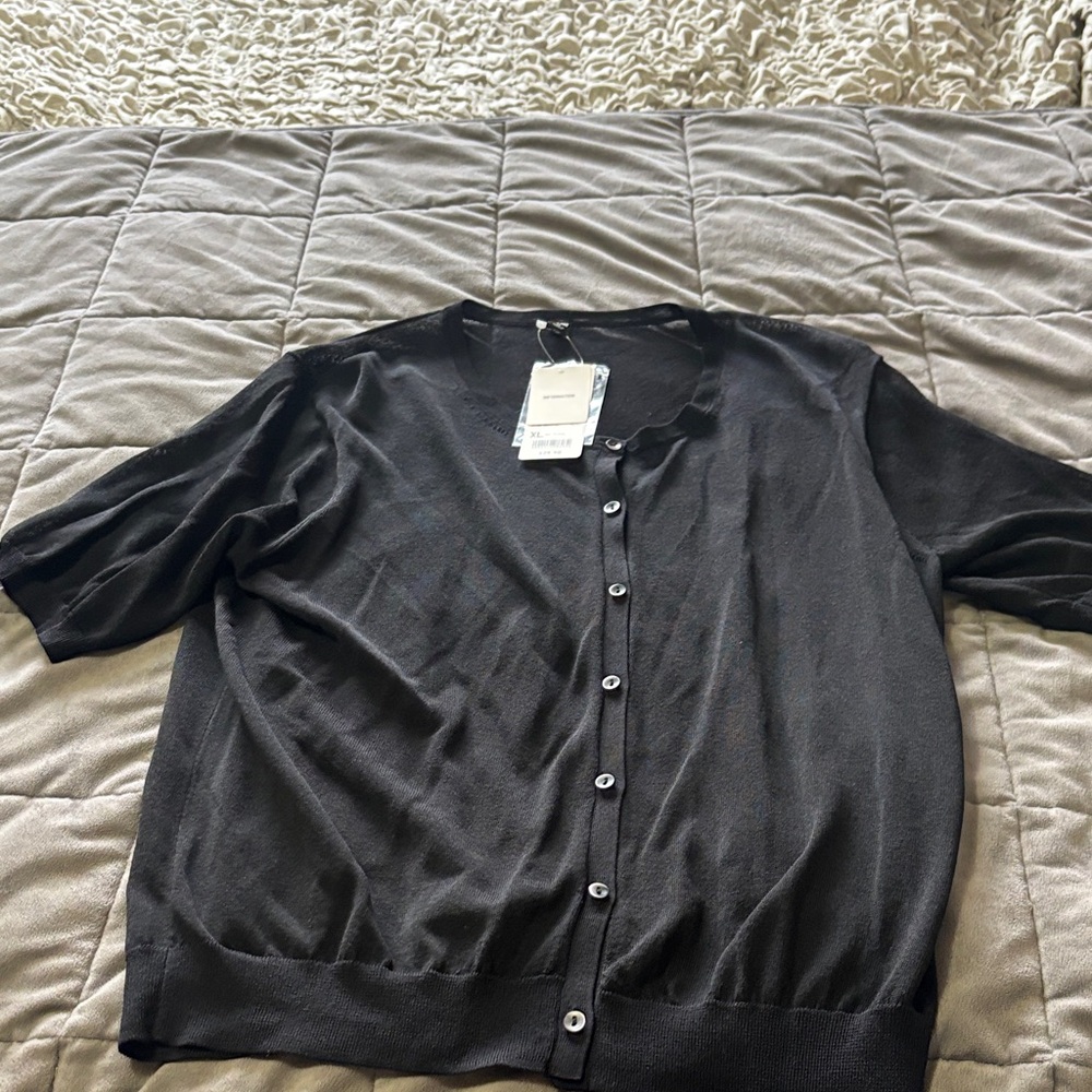 Uniqlo Black Light Crew Neck Short Sleeve Cardigan